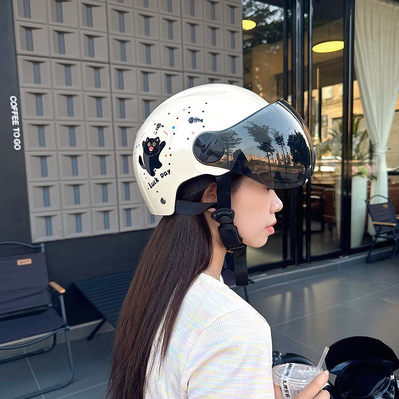 3c认证电动车头盔女款摩托w车半盔安全帽四季通用夏天透气新款小