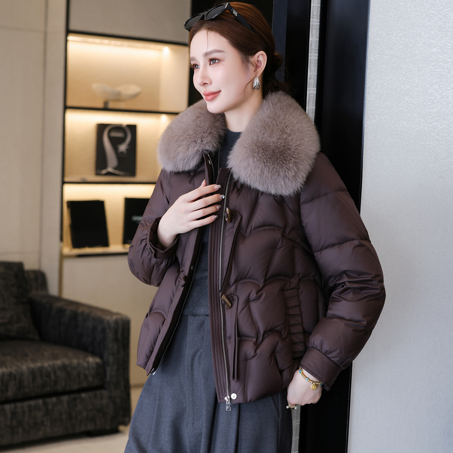 海宁高端皮草羽绒服短款