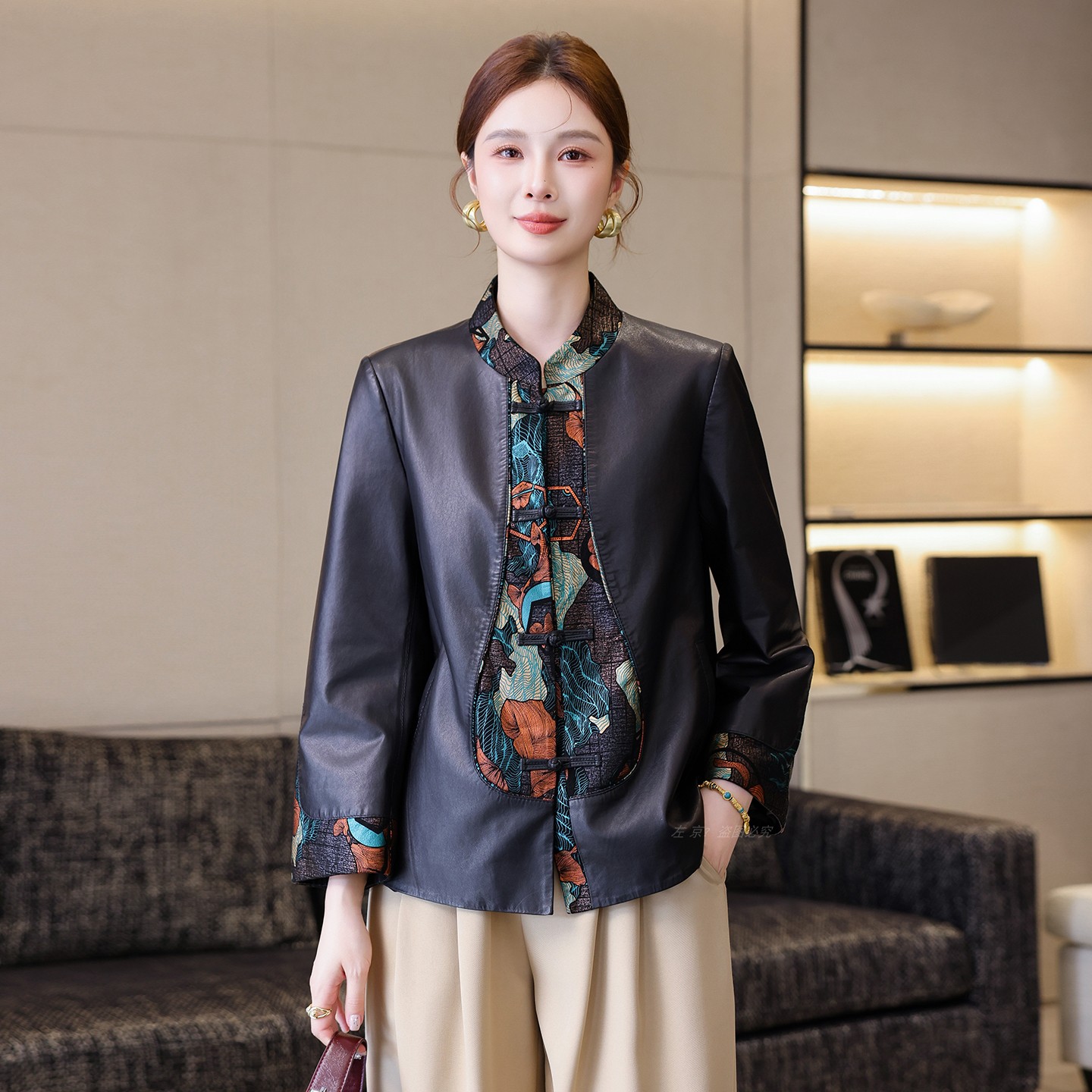 2025海宁新款真皮皮衣短款外套