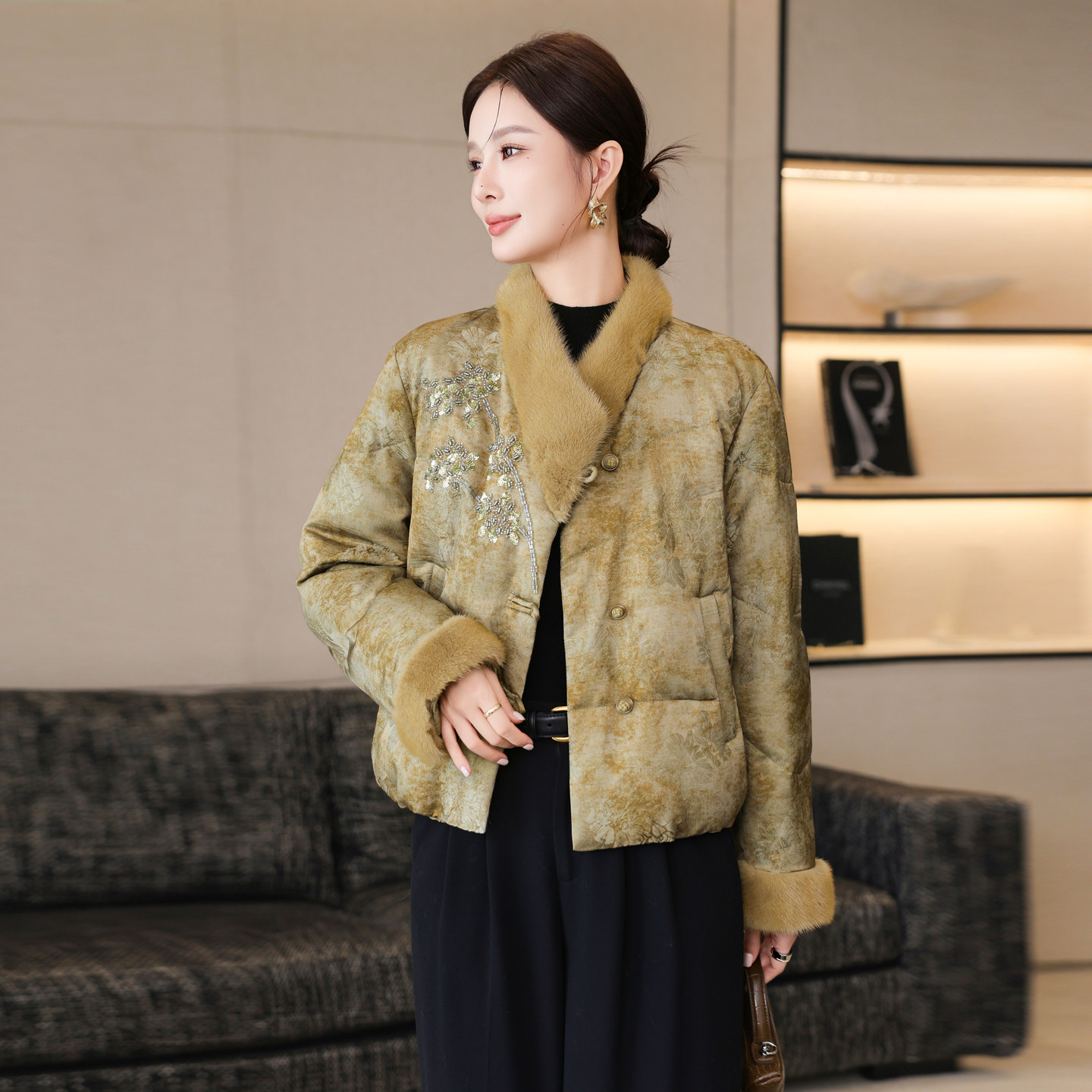 新中式国风钉珠90%白鹅绒羽绒服女短款冬季水貂毛领外套气质立领