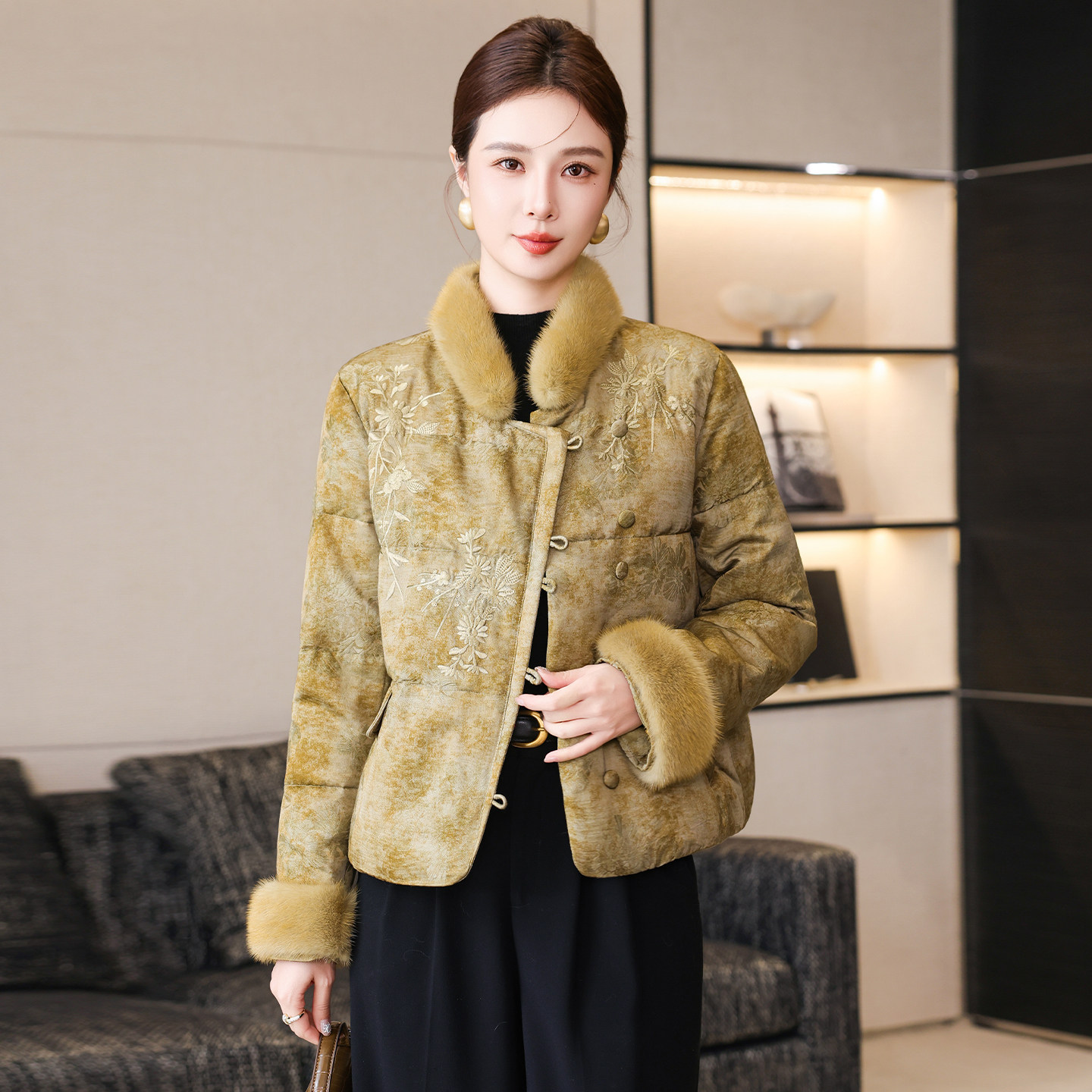 新中式国风鹅绒羽绒服女2025冬季新款高端立领提花水貂袖外套短款