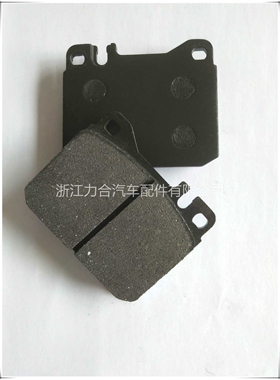 适用奔驰刹车片D145半金属陶瓷刹车片康比COUPE SL汽车0004206320