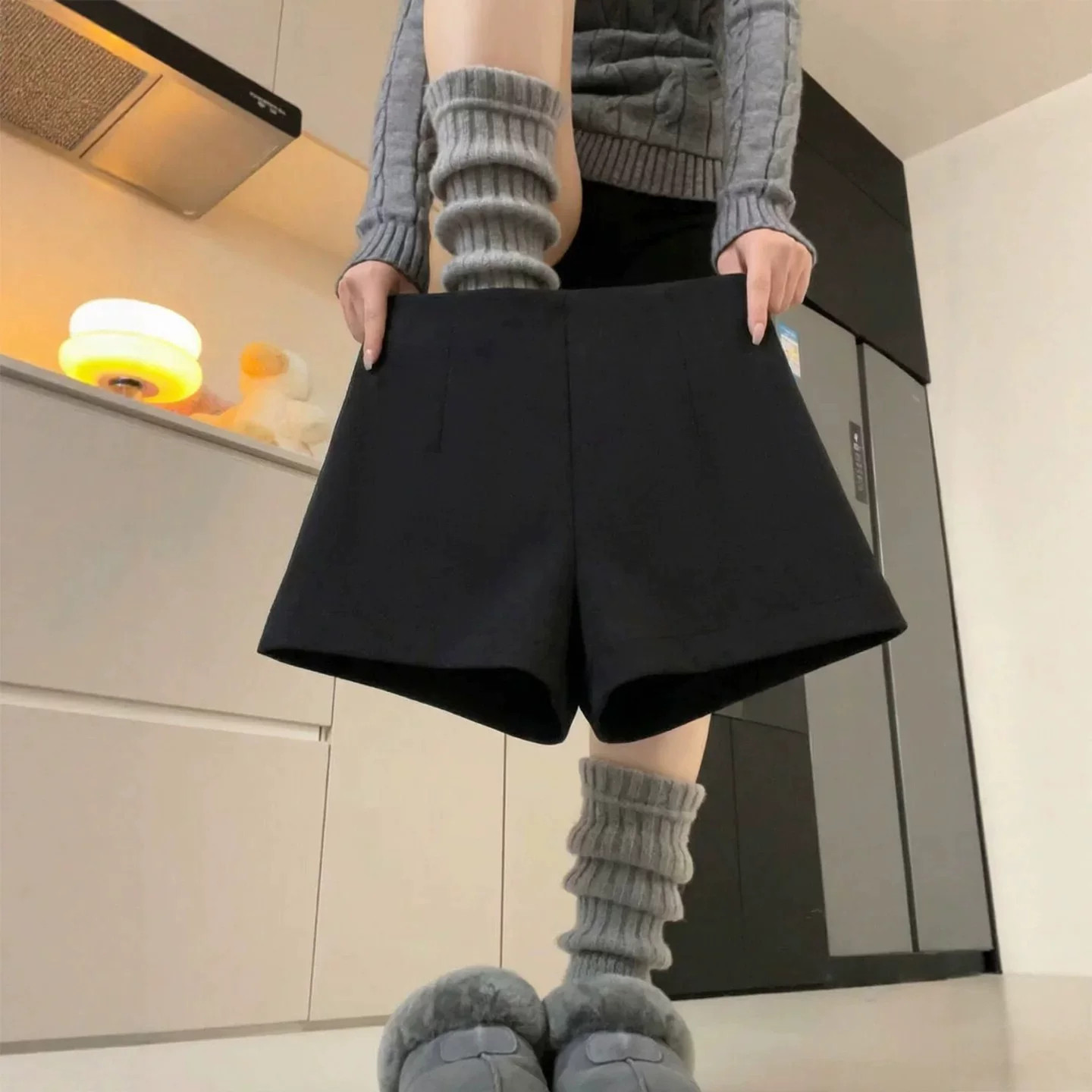 黑色短裤女秋季新款2026高腰a字小个子紧身西装热裤外穿靴裤