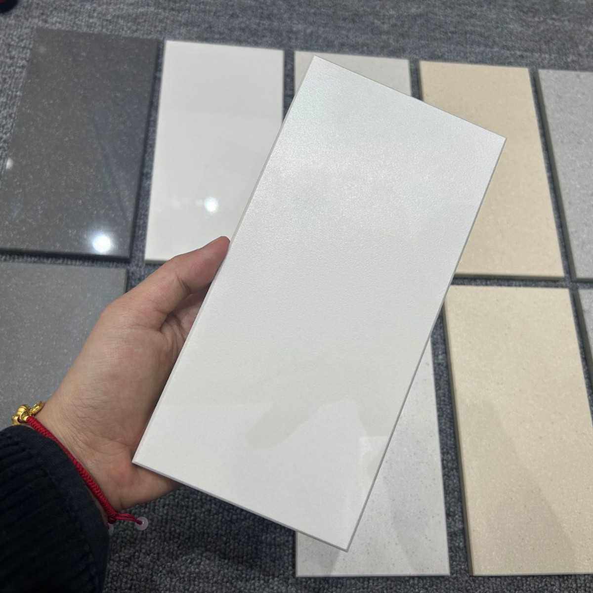 全瓷斑点通体哑光无釉砖配套亮光防滑瓷砖手机店4S店墙地砖工程砖