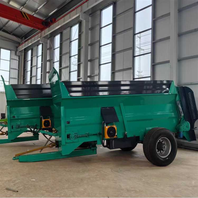 牛羊粪便三轮抛粪机 干湿两用柴油施肥机 操作简单大棚果园撒粪车