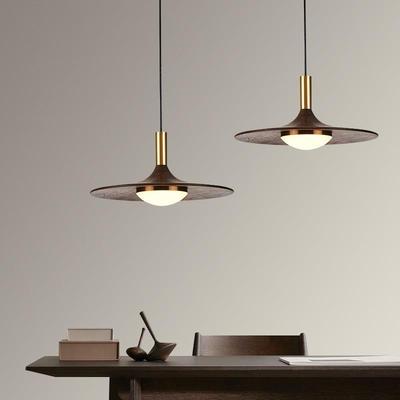 北欧餐厅吊灯新中式卧室床头灯简约创意咖啡厅吧台实木飞碟餐桌灯