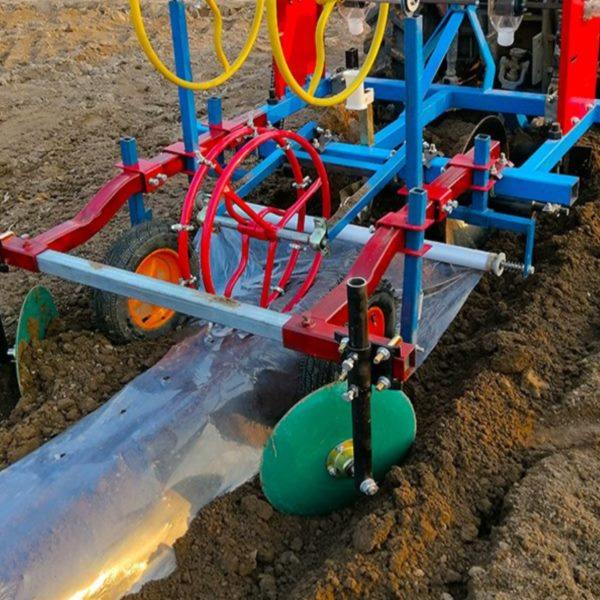 四轮拖拉机带全自动地瓜起垄覆膜施肥滴灌一体机 农用红薯覆膜机