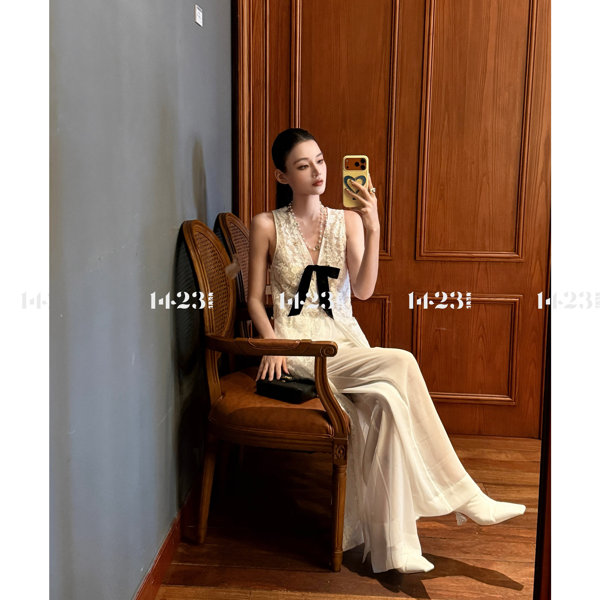 1423【双双私服】温柔黑蝴蝶结蕾丝上衣显瘦阔腿裤两件套