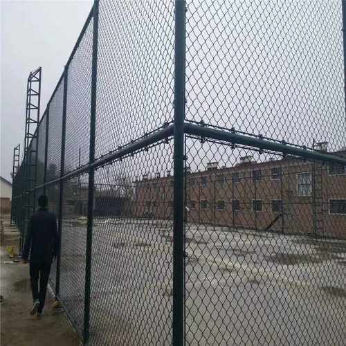 成都球场围网 厂家定制操场体育场围网足球场围栏网包塑铁丝网