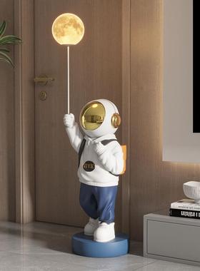 宇航员客厅装饰品摆件轻奢太空人灯玄关电视柜旁落地乔迁新居礼品