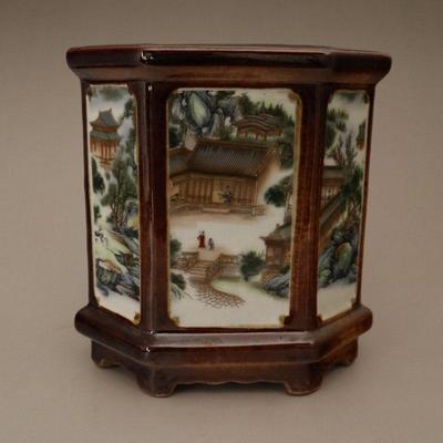 古玩古董做旧桌面书桌粉彩山水人物图纹六角笔筒瓷器摆件古典风格