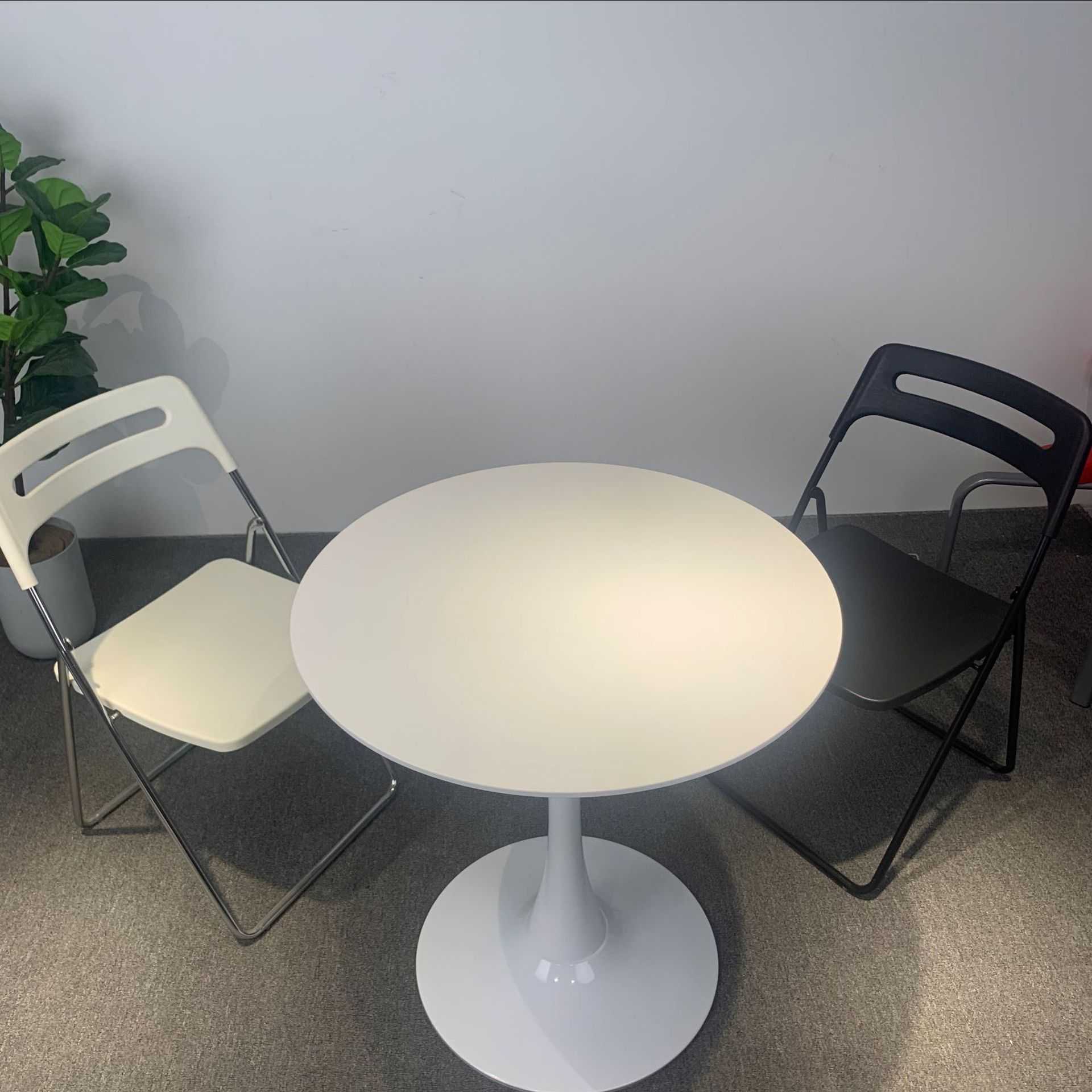 北欧简约伊姆斯小圆桌简奢洽谈会议家用轻现代茶几白色餐桌办公桌