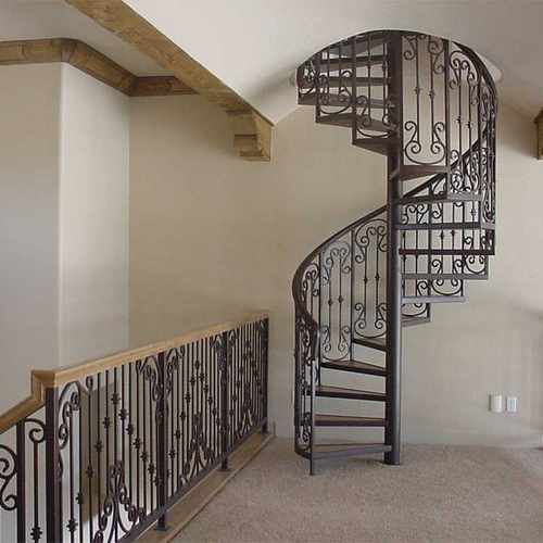 厂家直供旋转楼梯室内阁楼小型整体复式家用别墅中柱碳钢loft公寓