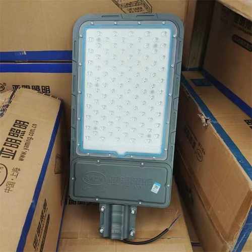 亚明LED太阳能路灯头100W200W300W透镜防水新农村公园户外道路灯