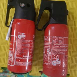 【议价】奔驰随车灭火器。平把手放在固定盒