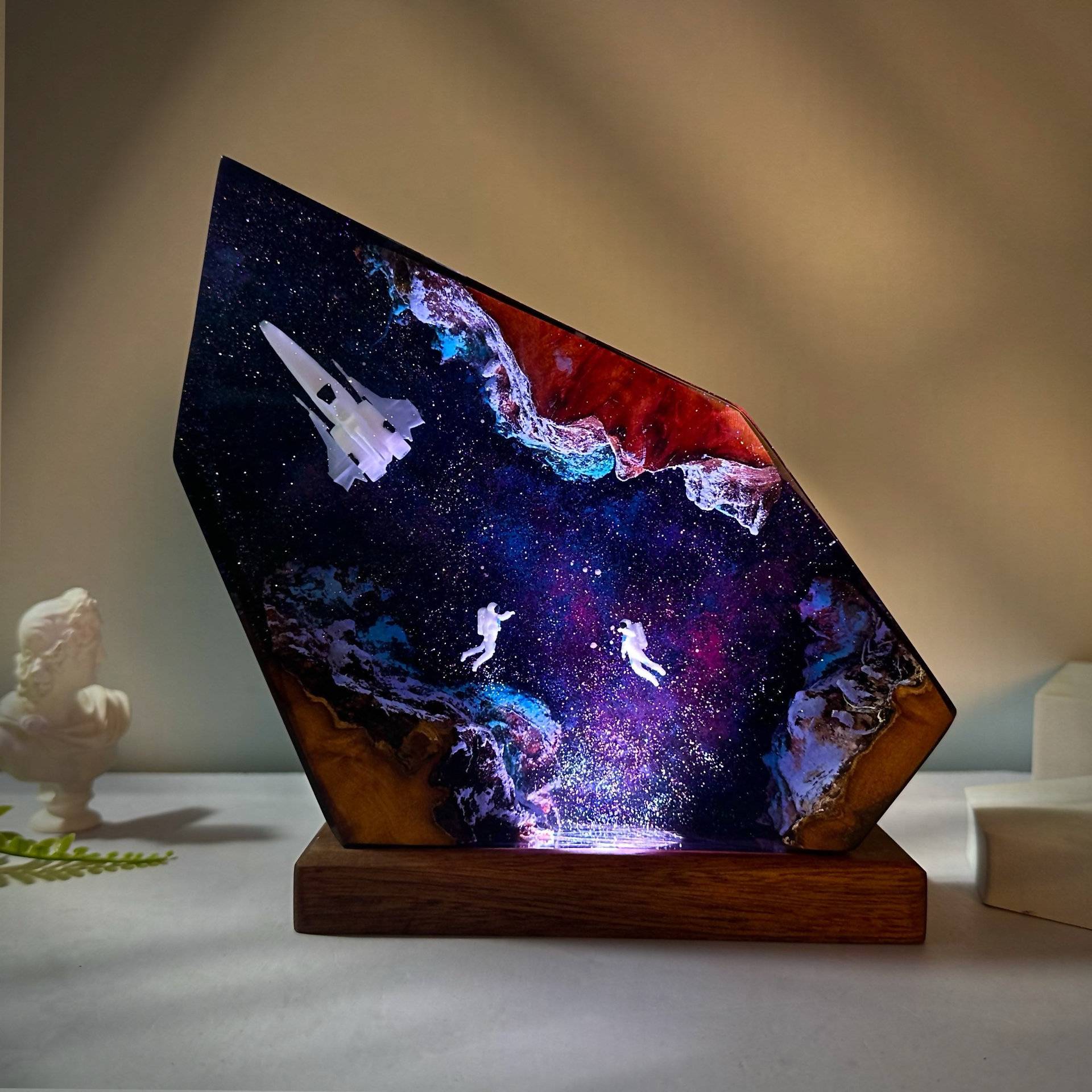 宇航员艺术灯星际树脂小夜灯