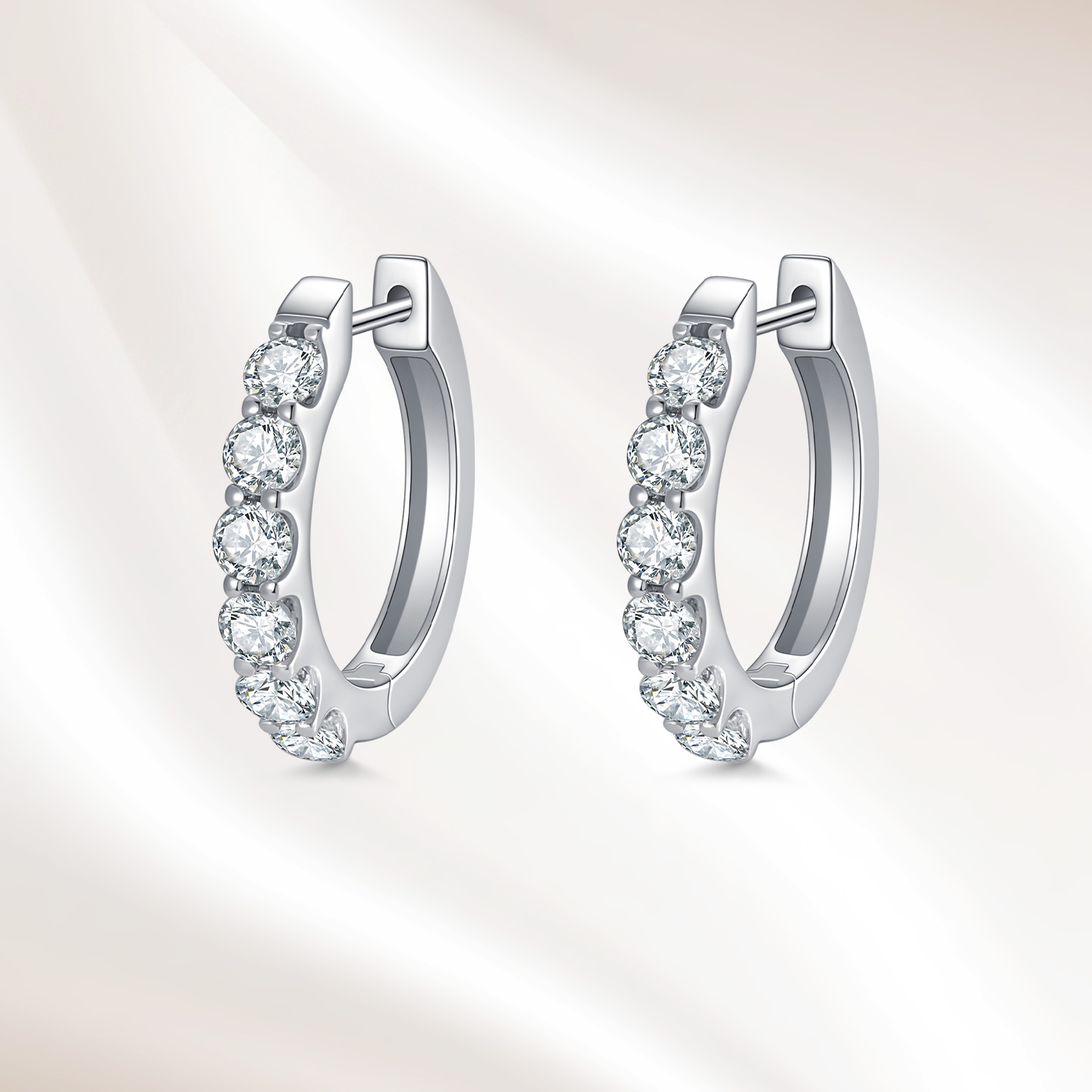 18K金排钻耳扣母亲情人节礼物