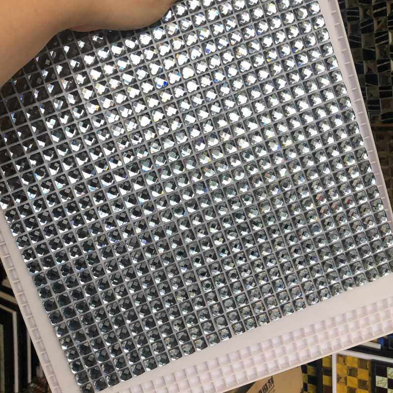 ?银镜闪钻13面水晶玻璃马赛克自粘镜面电视背景墙KTV吧台边框墙