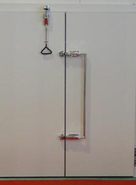 新款专业生产厂家直供冷库门聚氨酯隔热冷库保温门隔热板加工机械