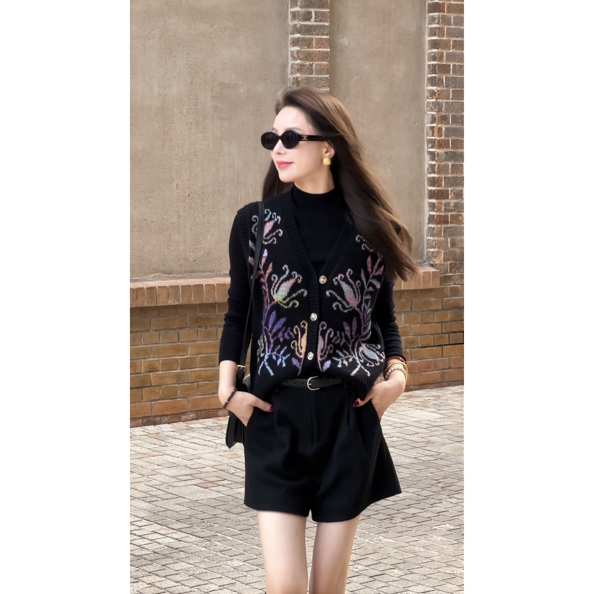 艾文文IRIS图腾马甲2025秋冬