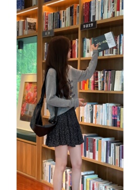 艾文文IRIS 英伦风 2026夏款莱赛尔天丝透气字母圆领短袖26SY546