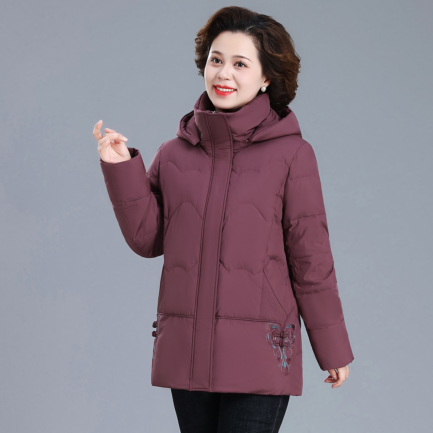 中老年妈妈羽绒服女2025新款