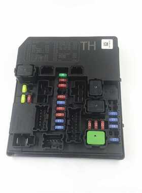 汽车保险盒284B7 ED03A 1TT4A 1TT4B 1TT2A 1TT4D EY93A 6LA0A