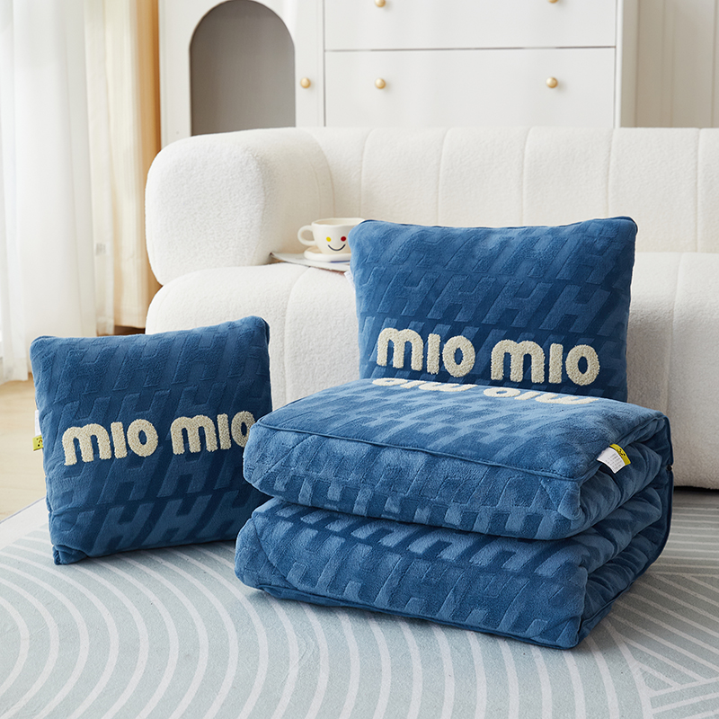 冬加厚牛奶绒车载抱枕被子两w用办公室沙发午睡枕头二合一汽车靠