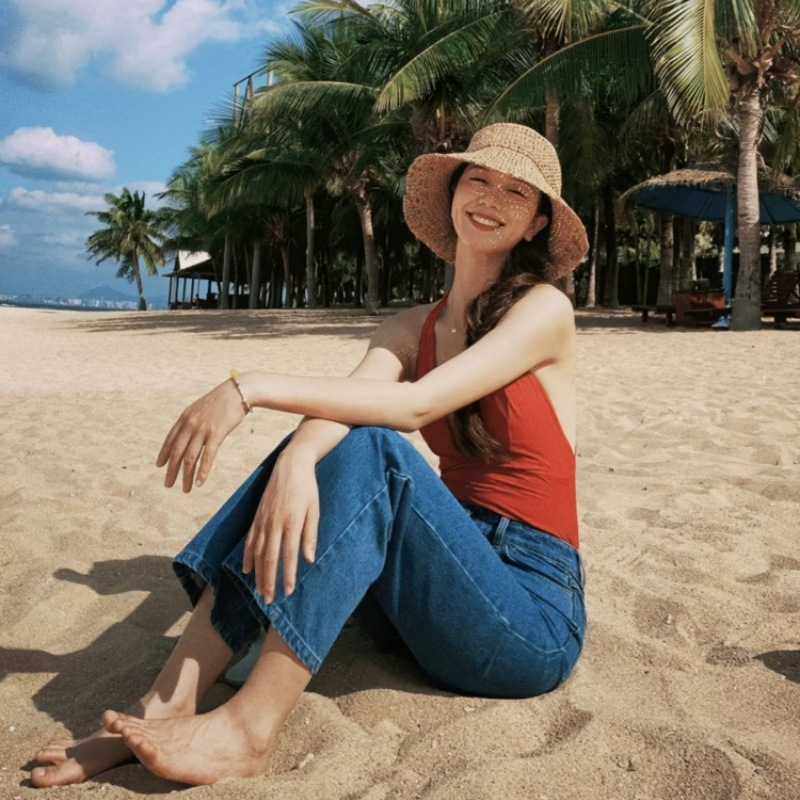 ins复古港风性感红色辣妹深V领泳衣女美背显瘦遮肚泡温泉度假泳装