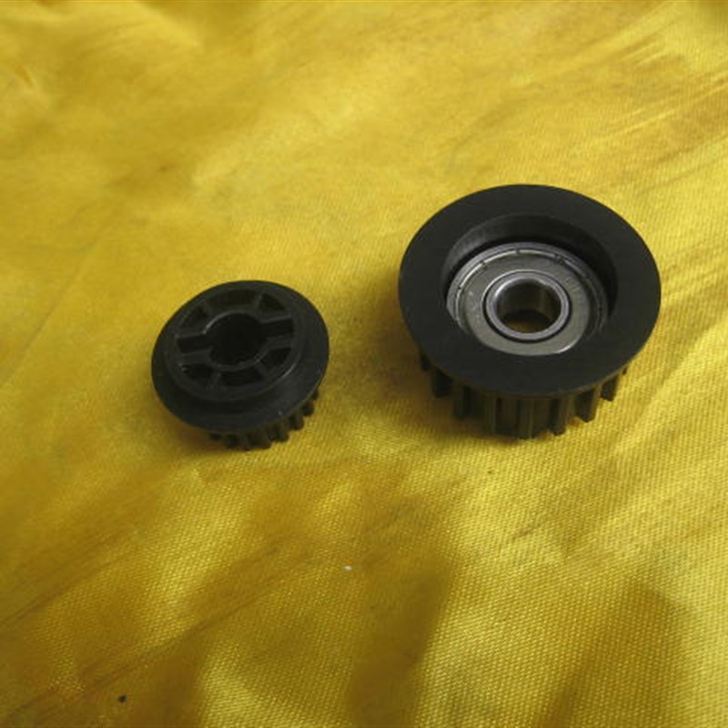 基 ..耶5410c.6202c速印机出纸传动齿轮(一大一小2个18元)