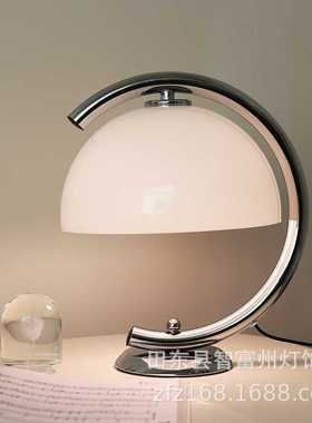 ins韩国包豪斯台灯vntage北欧民宿复古装饰玻璃卧室床头灯