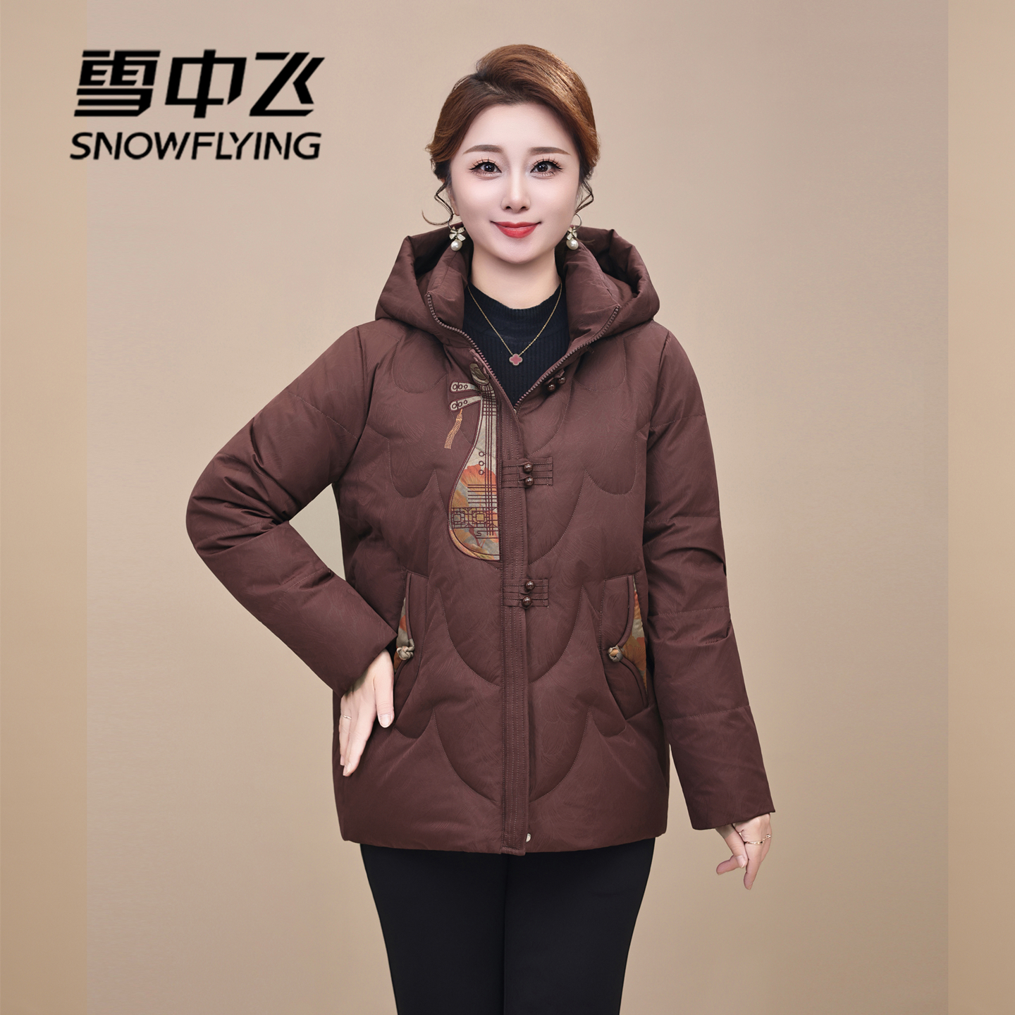 雪中飞冬季羽绒服女士中老年大码妈妈装国风洋气保暖女防寒服拆帽