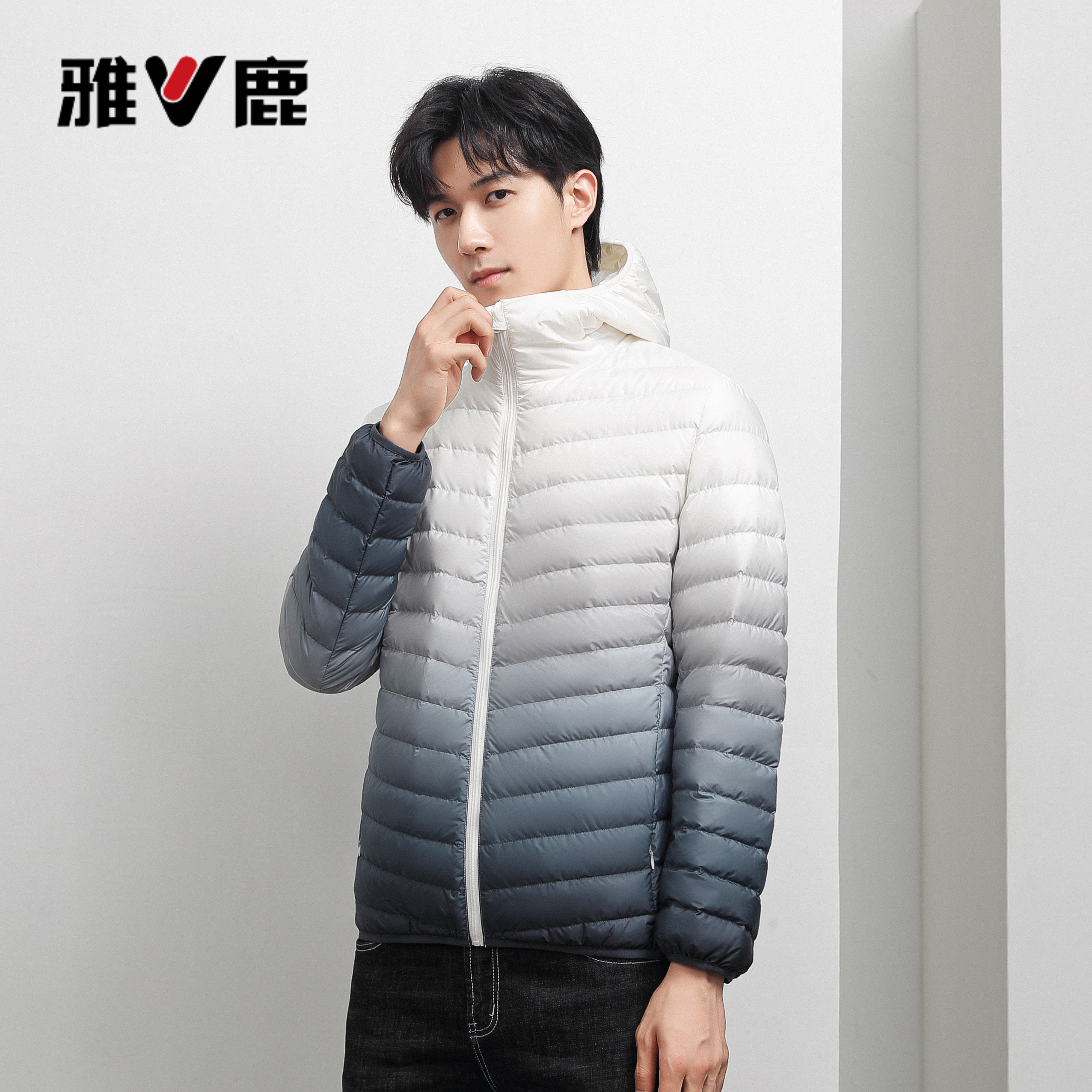 雅鹿轻薄连帽渐变色男士羽绒服