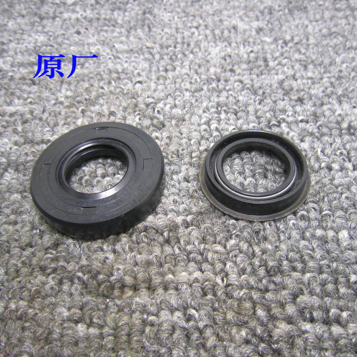 全新日本JOG50 JOG90 风帆90印王 印龙 2冲 ZR BWS100/50曲轴油封