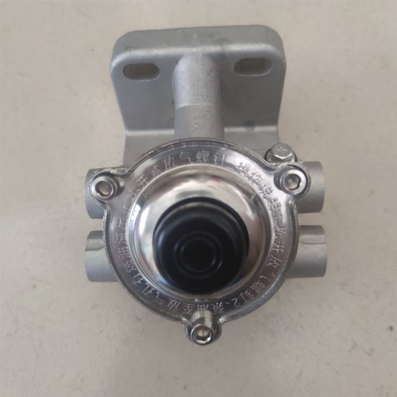 新源65/75轮式挖掘机 新柴发动机手油泵油水分离器滤芯座通用
