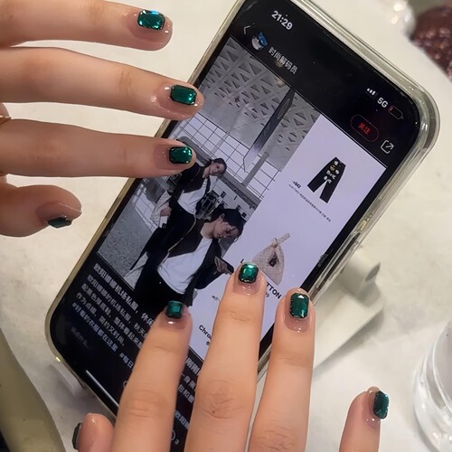 绿宝石手工穿戴甲富贵感气质显白高级短款裸色镶钻翡翠绿美甲高级