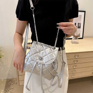 2024新款 双肩包女时尚 银色高级感小众设计链条包小V型女士白色背