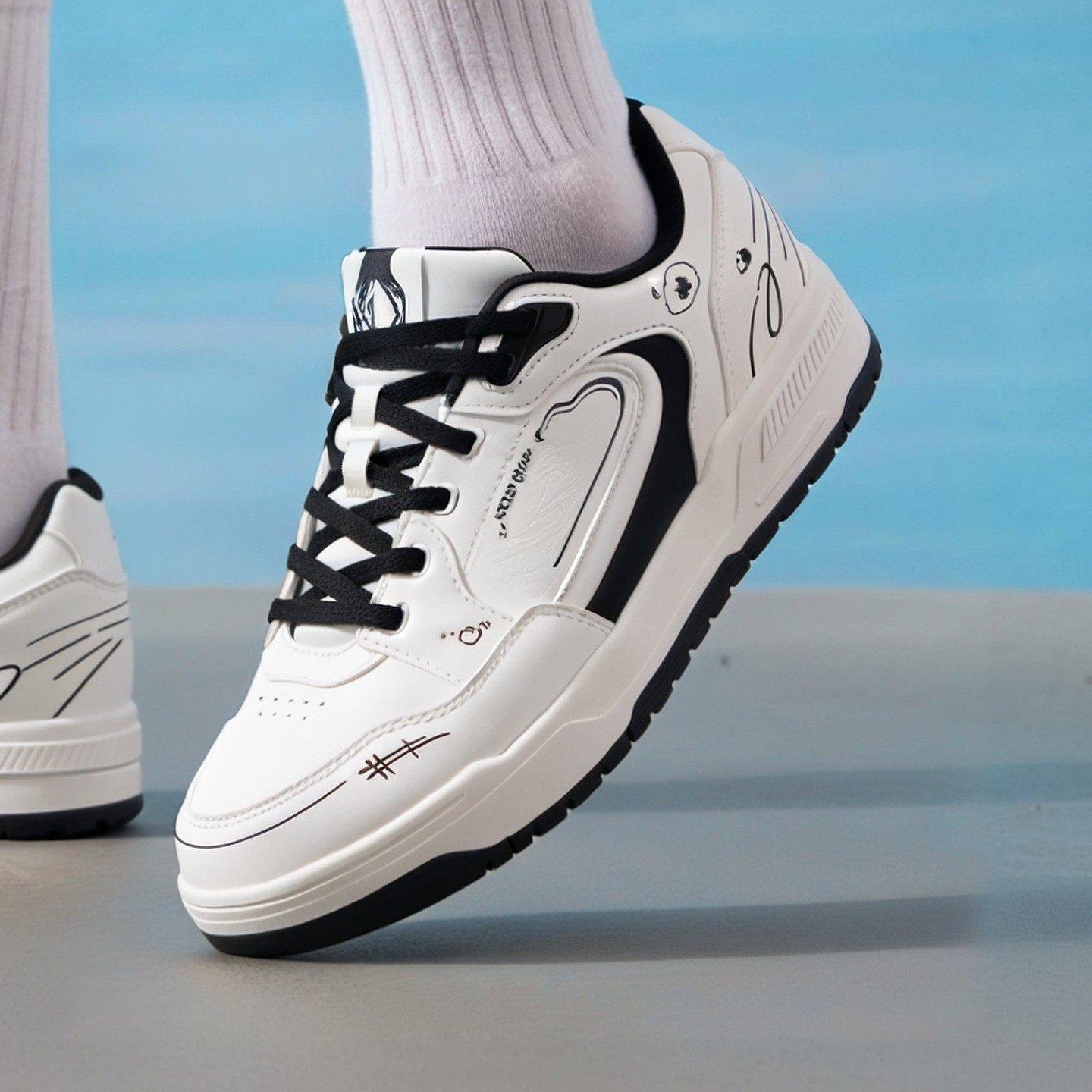 特步创新板鞋2026春季简约风女系带休闲运动鞋百搭小白鞋皮革低帮,运动鞋new,跑步鞋,淘宝优惠券,粉丝福利购,淘宝优惠卷