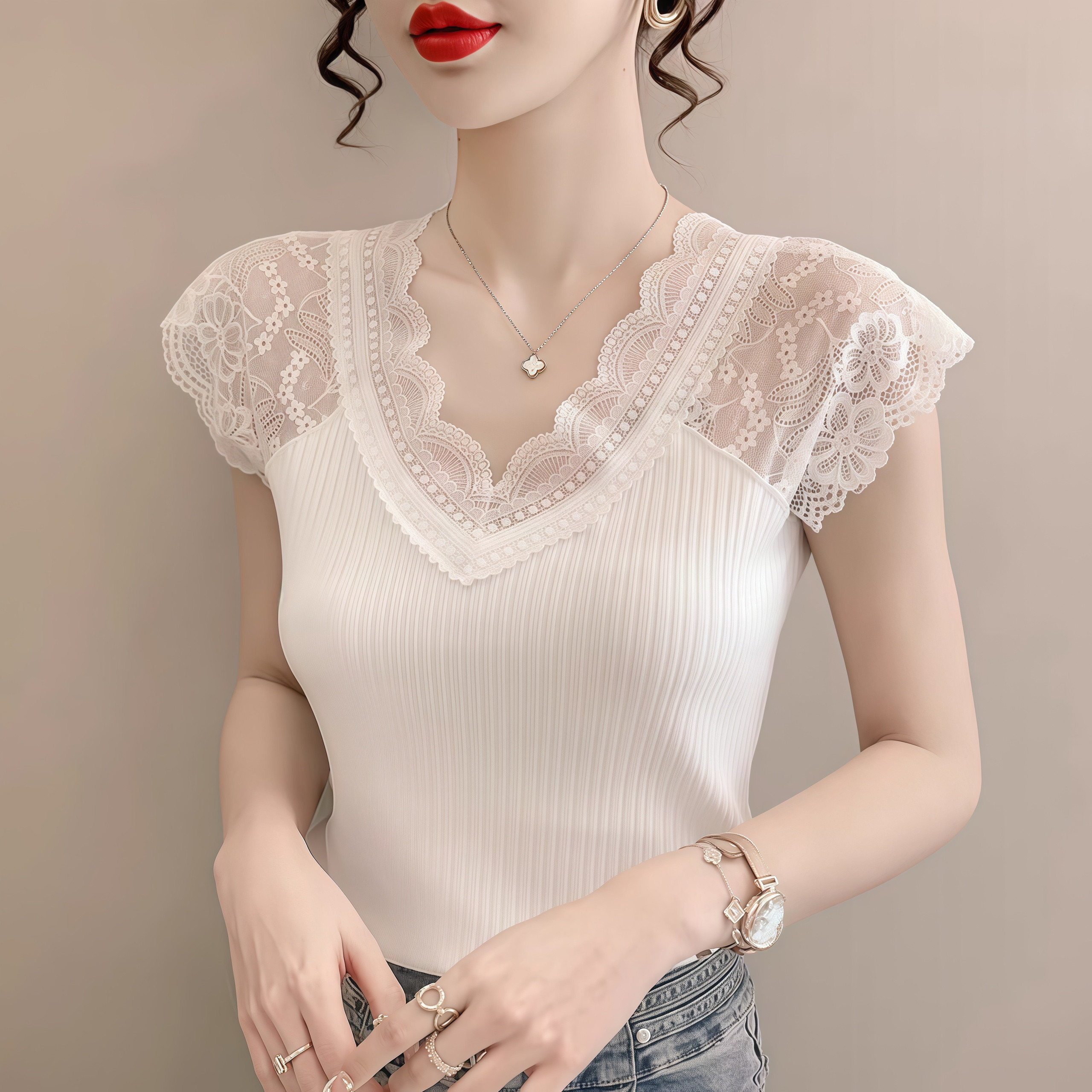 2026新款女装夏季白色蕾丝V领针织背心女修身通勤风外穿上衣小衫