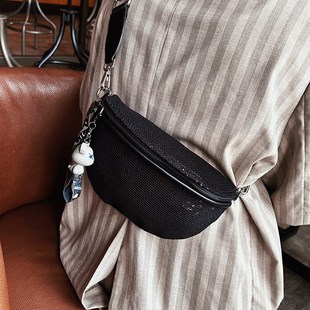 时尚运动风胸包女2023新款潮女休D闲高级感宽带单肩斜挎亮片马鞍