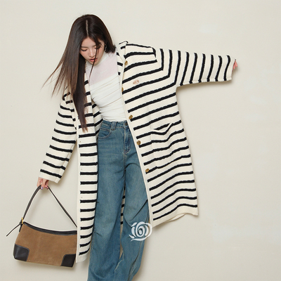 条纹金属纽扣长款针织连帽外套