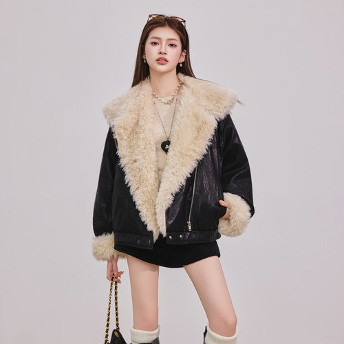 皮毛一体大翻领羽绒皮衣