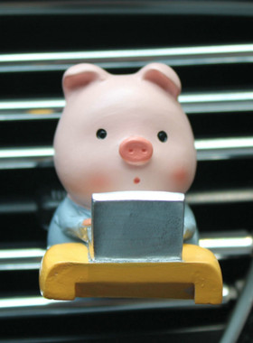 出风口小猪摆件车载o空调汽车内装饰用品香薰车用男女朋友七夕送