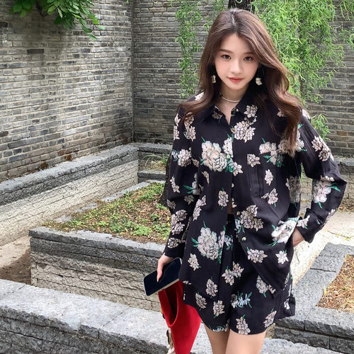 休闲两件套碎花衬衫短裤宽松型女