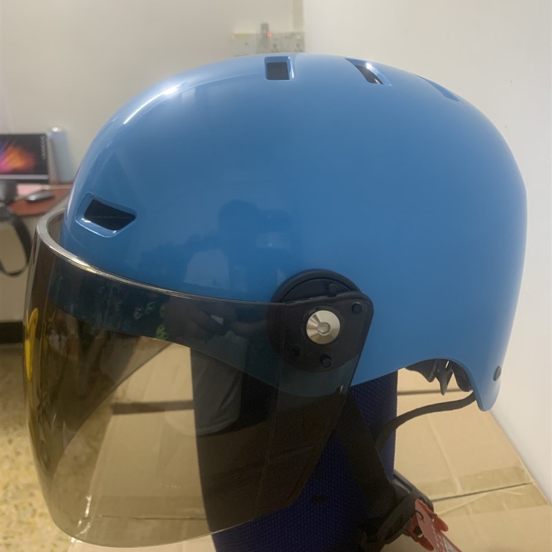 库存出口欧洲材质电动自行车四季防晒防护骑行单车头盔安全盔装备