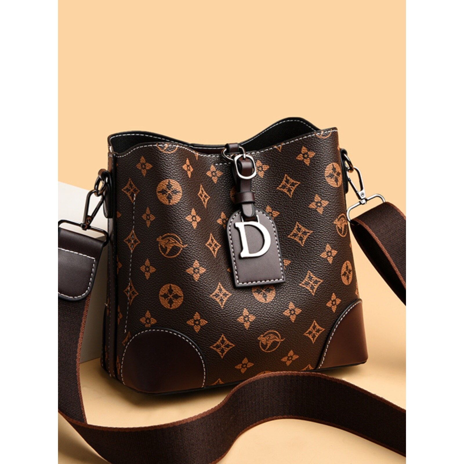 正品2024新款水桶包潮时尚春夏高级质感斜挎包大容量女士单肩小包