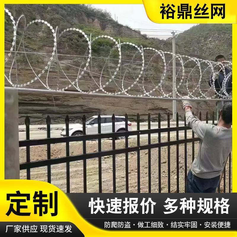 刀片刺绳刺丝滚笼防盗刺围墙防爬网学校围栏防护网带刺铁丝刺网