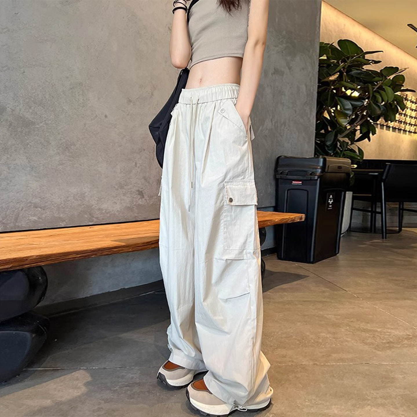 米灰色冰丝工装裤女夏季薄款2025年新款阔腿美式速干运动伞兵裤子