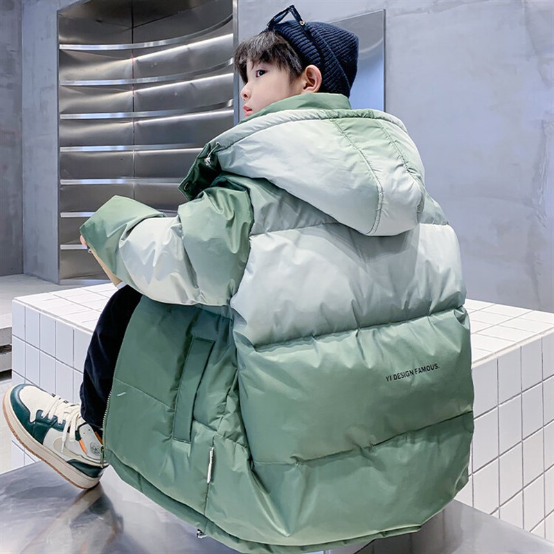 2024c男童绿紫两色渐变羽绒服