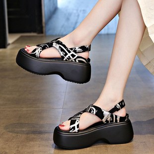 女松糕2025夏季 小码 小个子增高凉鞋 新款 沙滩 高级感国风中Y式 爆款